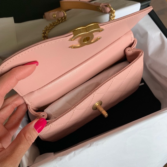 CHANEL Belt Bag - Picture 3 of 6